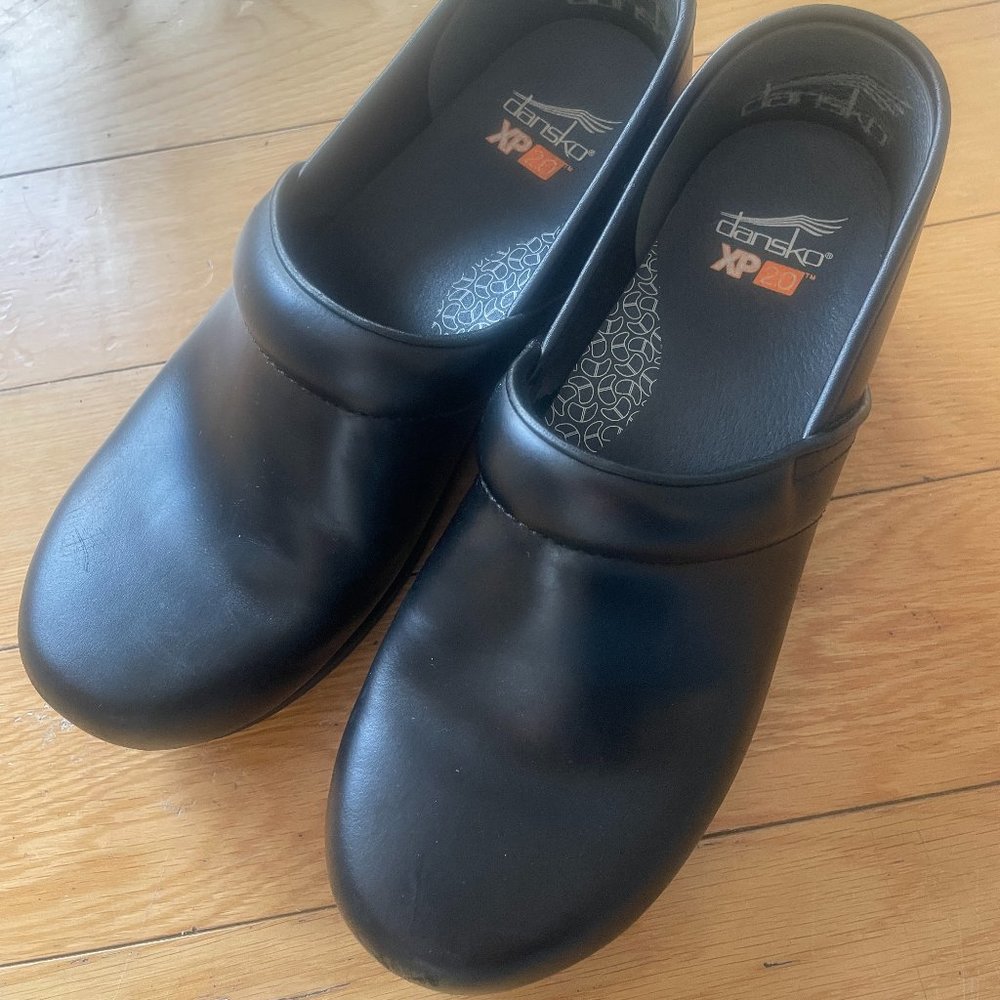 Dansko XP 2.0 Black Waterproof Pull-up Clogs Leather Upper Size 39